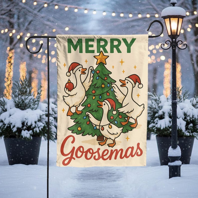 Funny Goose Christmas Flag, Merry Goosemas Garden Flag, Holiday Outdoor Yard Decoration, Cute Geese with Tree Christmas Banner Decor Gift