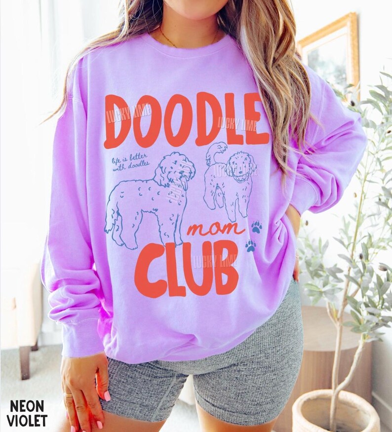 Doodle Mom Club Sweatshirt, Goldendoodle Shirt, Dog Mom Crewneck, Dog Mama Sweatshirt, Comfort Colors® LIGHTWEIGHT Sweatshirt 1466
