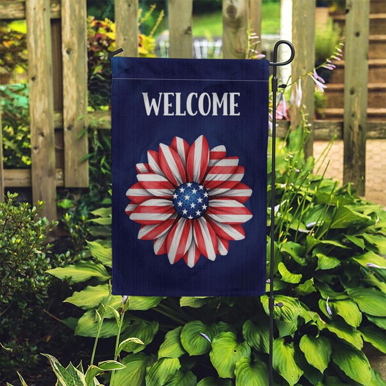 Patriotic Flower Garden Flag: Red White Blue 4th of July Decor