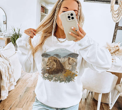 Retro African Lions Wildflowers Summer Safari Sweatshirt - 90s Cute Lion Lioness Mount Kilimanjaro Outfit - Boho Unisex Crewneck Sweatshirt