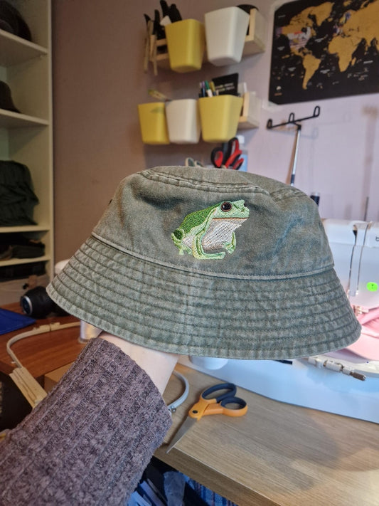Embroidered Frog Bucket Hat: Vintage Style Cotton, Fun Animal Design