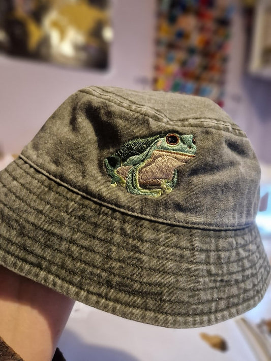 Embroidered Frog Bucket Hat: Vintage Style Cotton, Fun Animal Design