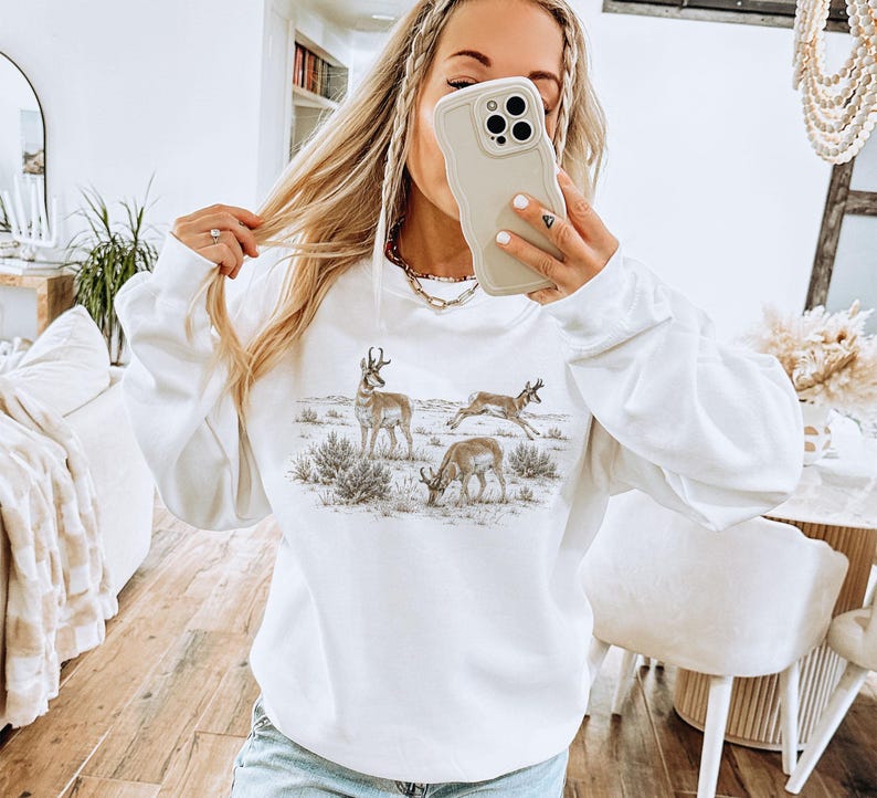 Retro 90's Pronghorn Bucks Desert Shrub Scene Unisex Adult Crewneck Sweatshirt