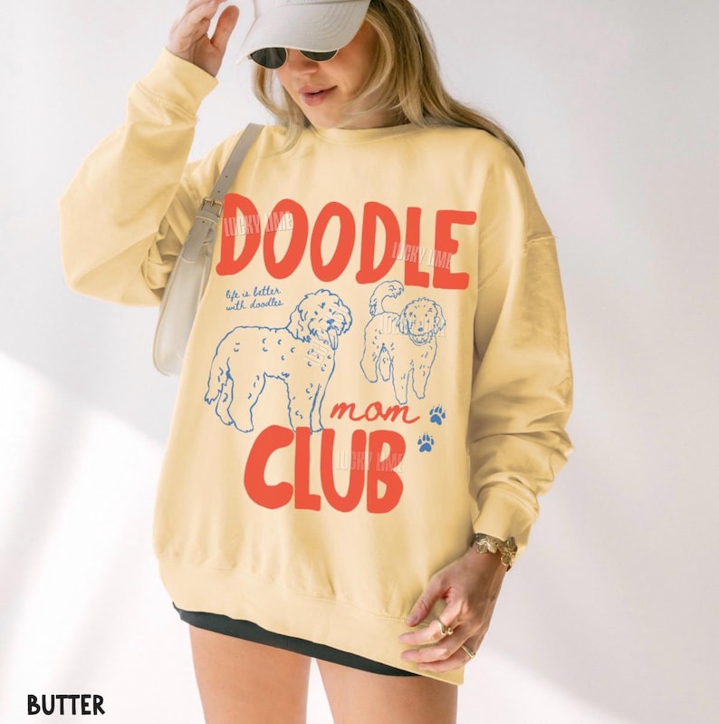 Doodle Mom Club Sweatshirt, Goldendoodle Shirt, Dog Mom Crewneck, Dog Mama Sweatshirt, Comfort Colors® LIGHTWEIGHT Sweatshirt 1466