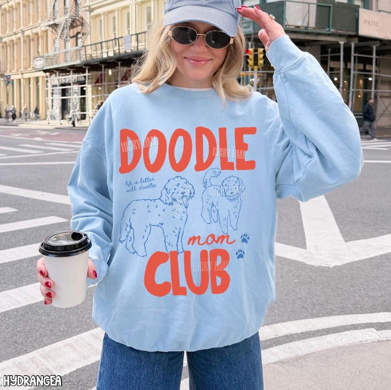 Doodle Mom Club Sweatshirt, Goldendoodle Shirt, Dog Mom Crewneck, Dog Mama Sweatshirt, Comfort Colors® LIGHTWEIGHT Sweatshirt 1466