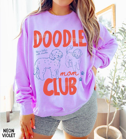 Doodle Mom Club Sweatshirt, Goldendoodle Shirt, Dog Mom Crewneck, Dog Mama Sweatshirt, Comfort Colors® LIGHTWEIGHT Sweatshirt 1466